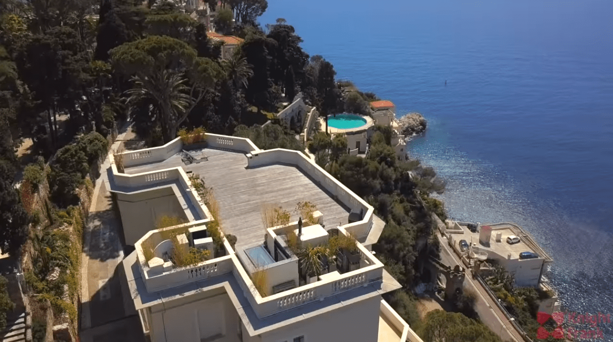 An overview of Sean Connery and Micheline Roquebrune's rooftop on their estate. / YouTube/@KnightFrank