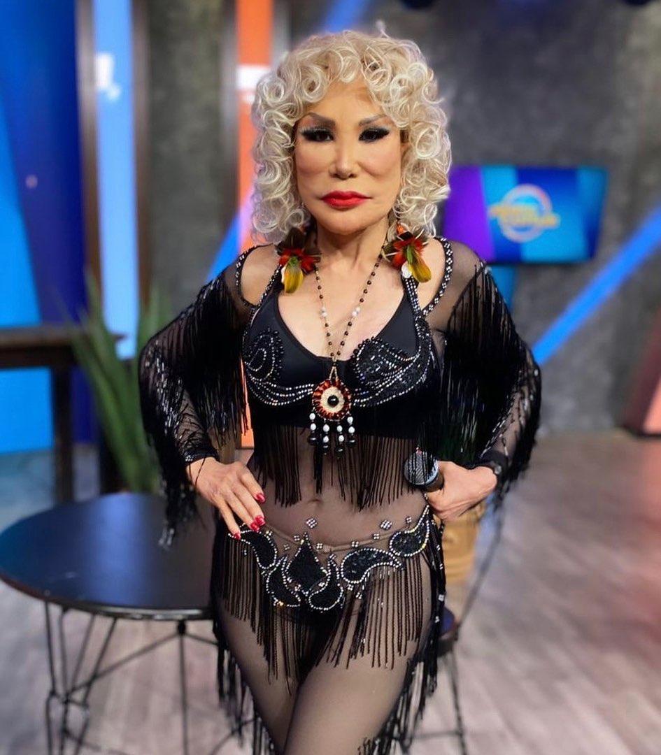 Lyn May posing in an all-black ensemble, dated August 2021 | Source: Instagram/lyn_may_