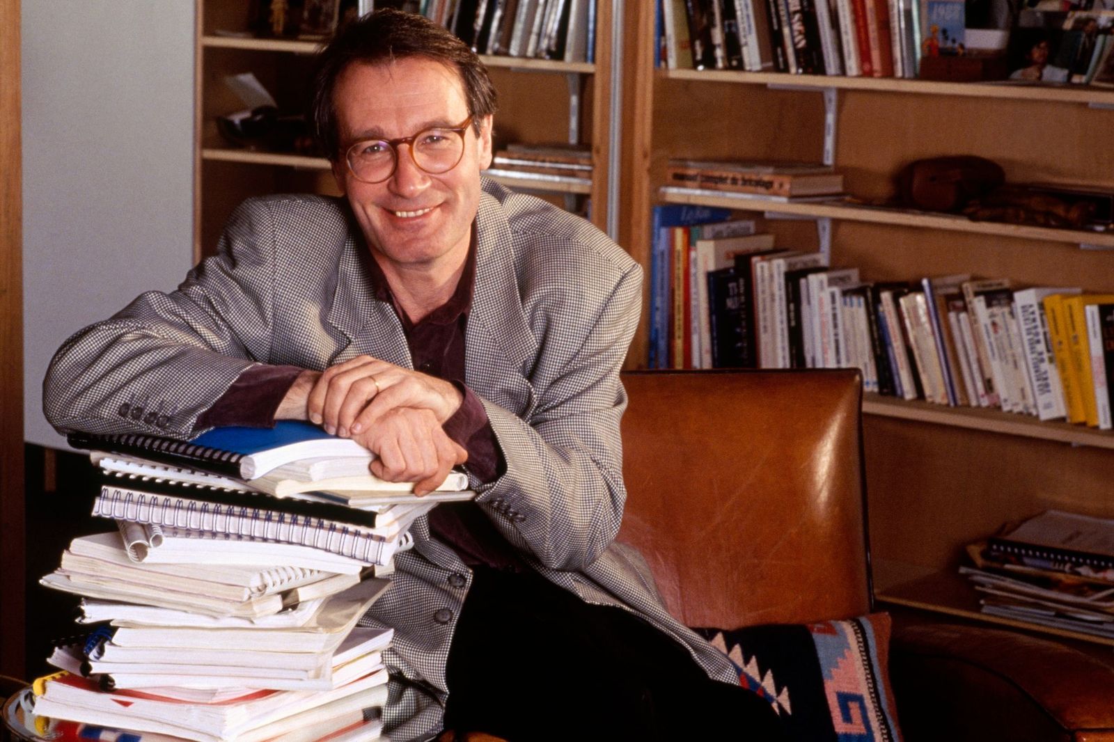 L'acteur Bernard Le Coq de la série "Une famille formidable" | photo : Getty Images