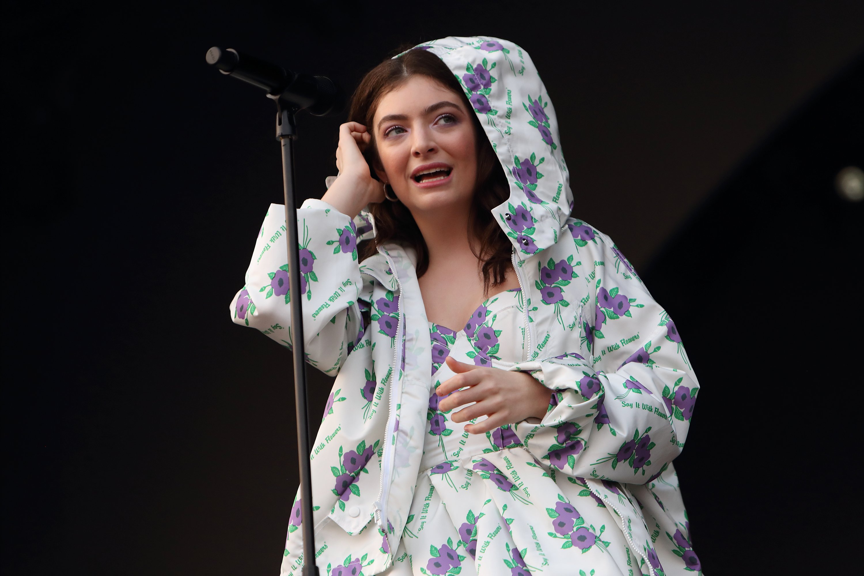 Lorde performs on stage at All Points East Festival on May 26, 2018 in London, England. | Photo: Getty Images