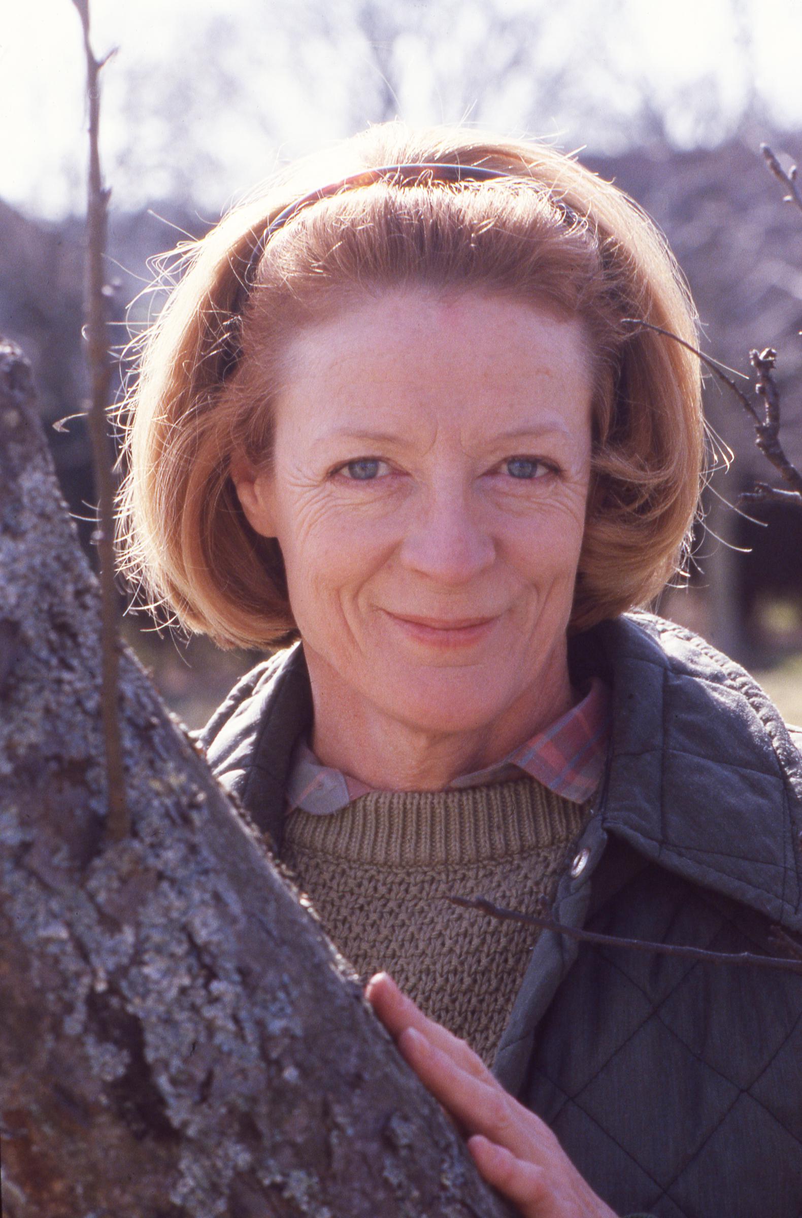 Maggie Smith photographed at her Sussex country home on January 1, 1986, in Sussex, England. | Source: Getty Images