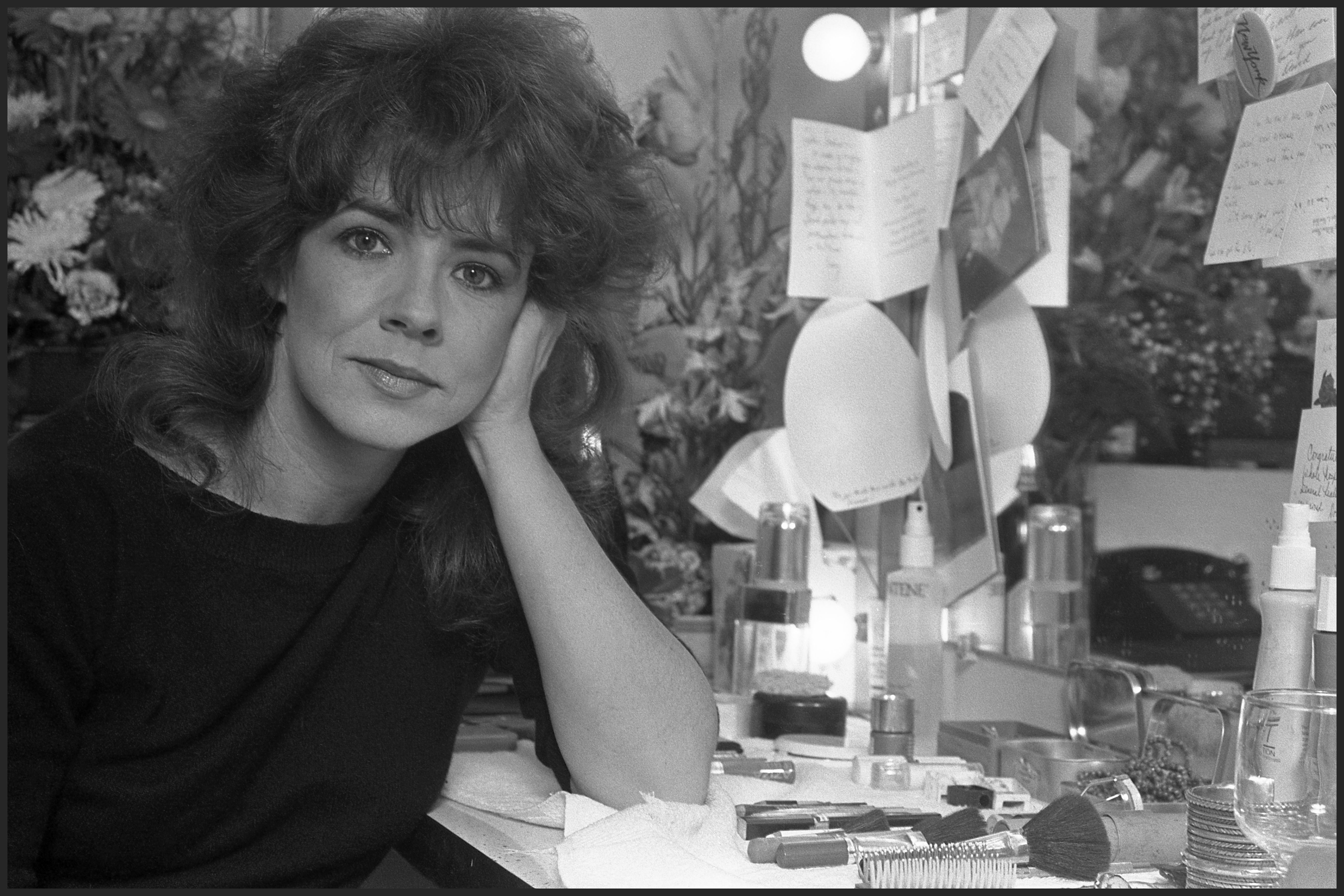 Stockard Channing as she poses in her dressing room at the Longacre Theater on January 1, 1985 in New York. | Source: Getty Images