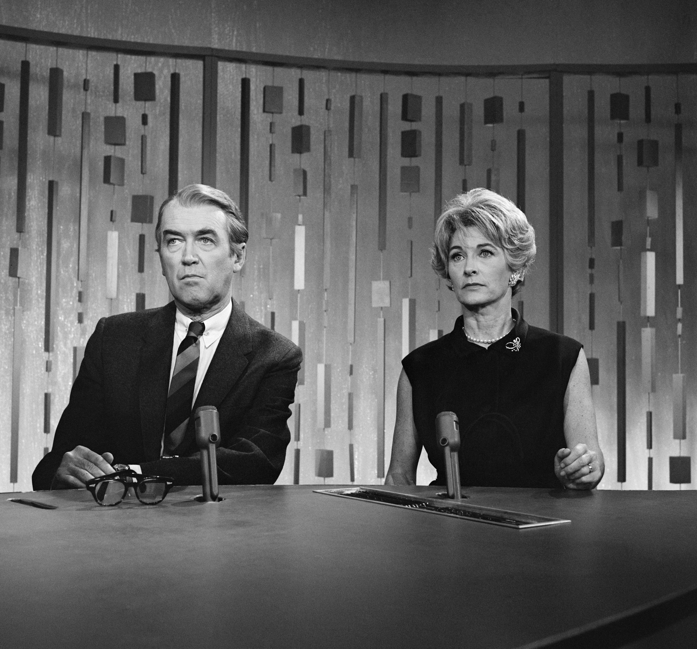 James Stewart and his wife, Gloria, on the CBS gameshow, "PASSWORD," on January 9, 1965 | Source: Getty Images
