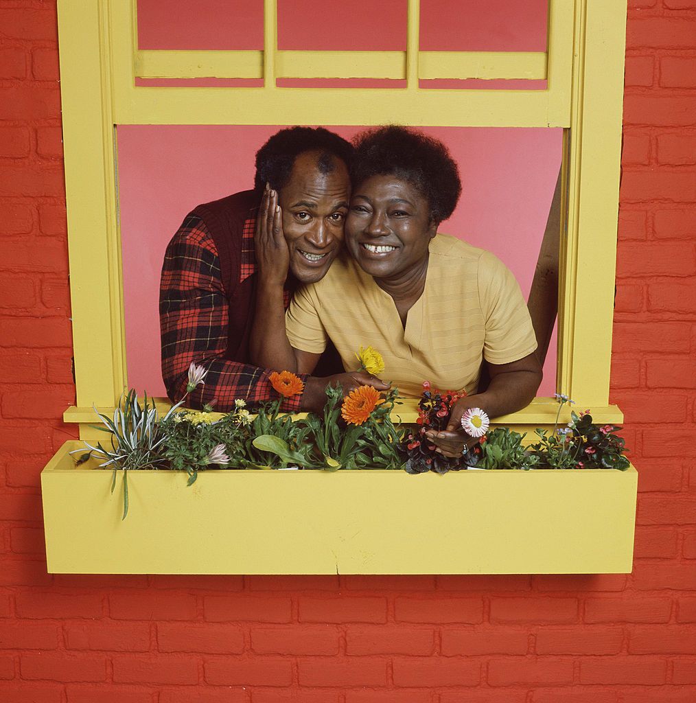 John Amos and Esther Rolle pose for the television show "Good Times" in Los Angeles, California, mid to late 1970s. | Source: Getty Images