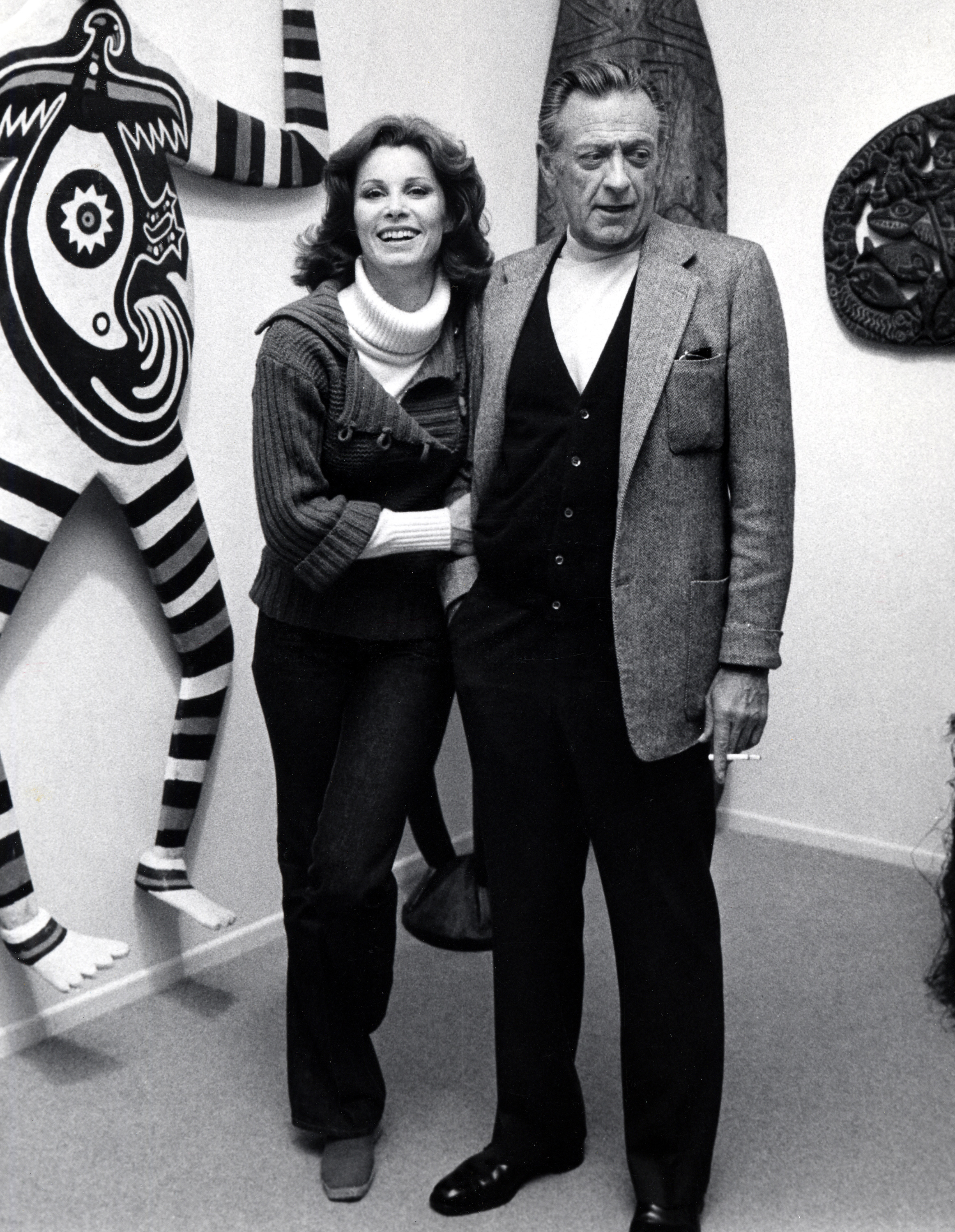 The actress and William Holden during Bill Holden's African Art Auction on February 1, 1977, in New York City. | Source: Getty Images