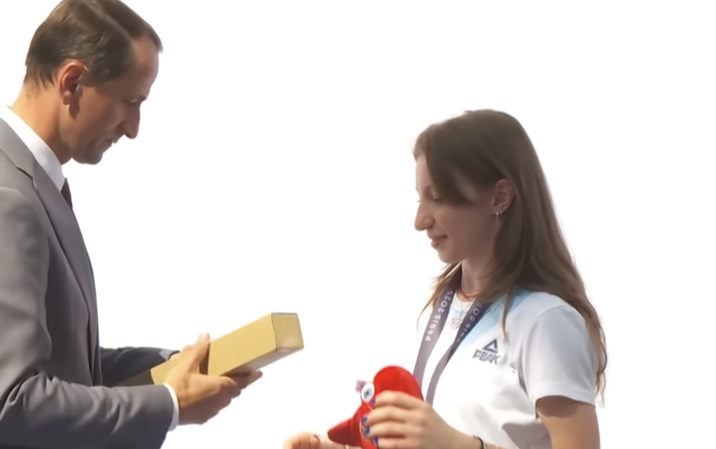 Screenshot of a video showing Anna Barbosu being presented with her bronze medal by Octavian Morariu from the International Olympic Committee | Source: Youtube/Euronews Romania