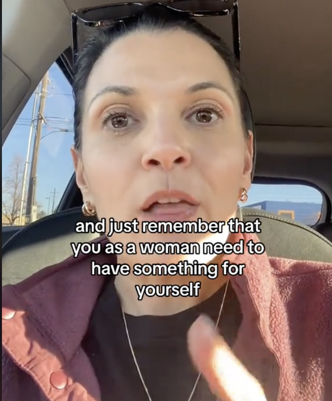 Alexis Rivera Scott imparting her message to women considering the traditional wife life  | Source: tiktok/alexisriverascott