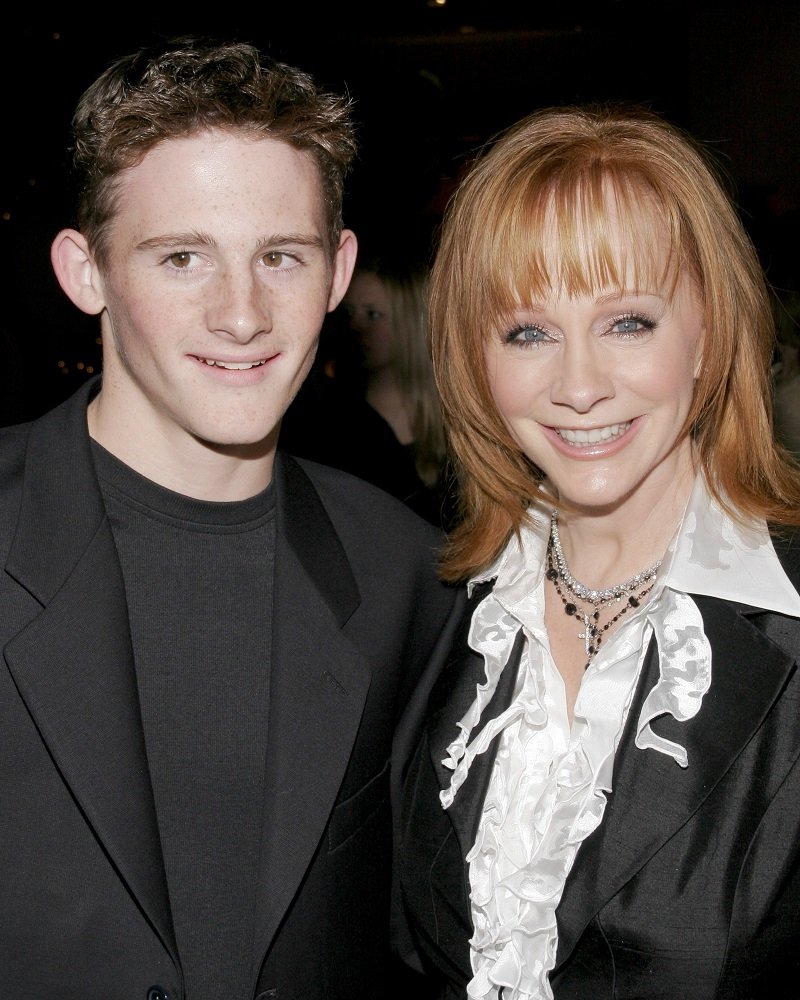 Reba McEntire with her son Shelby in Beverly Hills, California on November 30, 2005 | Photo: Getty Images
