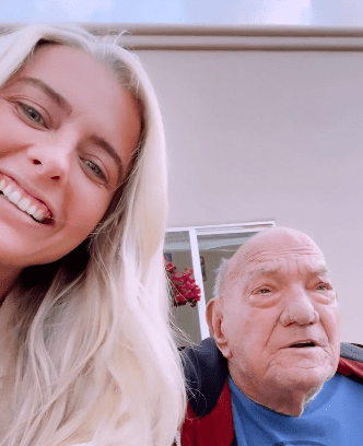 Ashley Lemieux with her grandfather | Source: instagram.com/ashleyklemieux