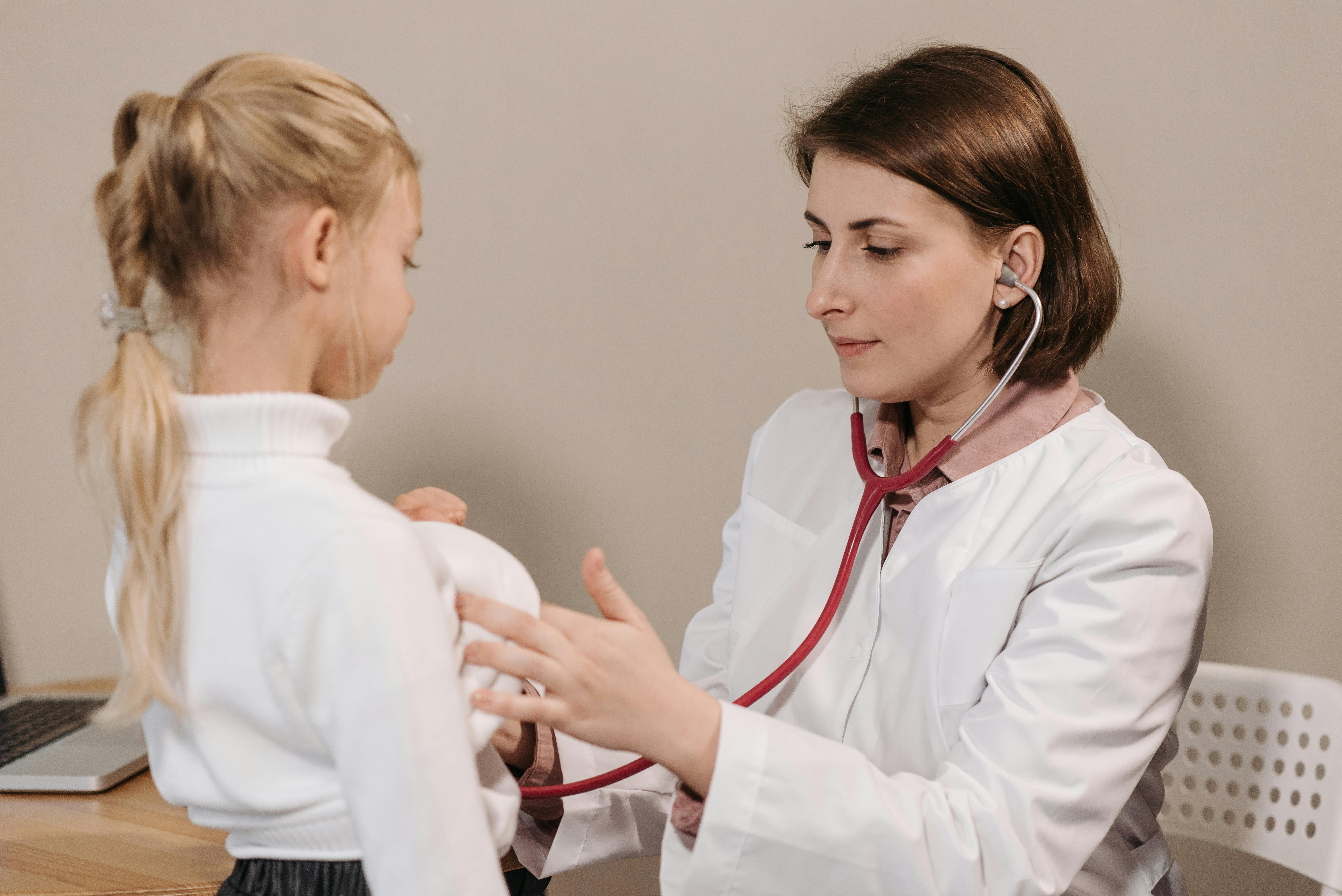 A doctor examining a girl | Source: Pexels