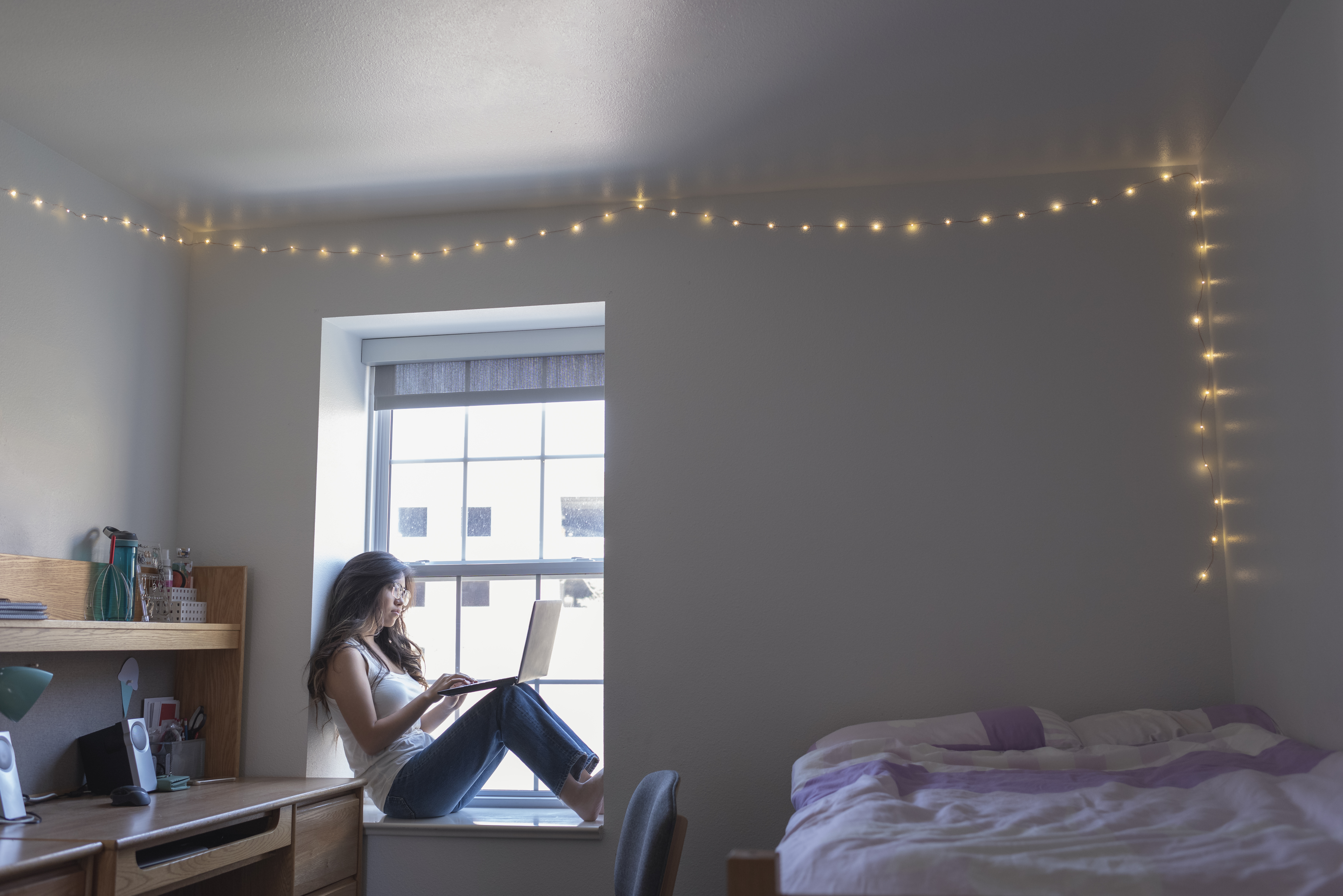 A college student in her dorm room | Source: Getty Images