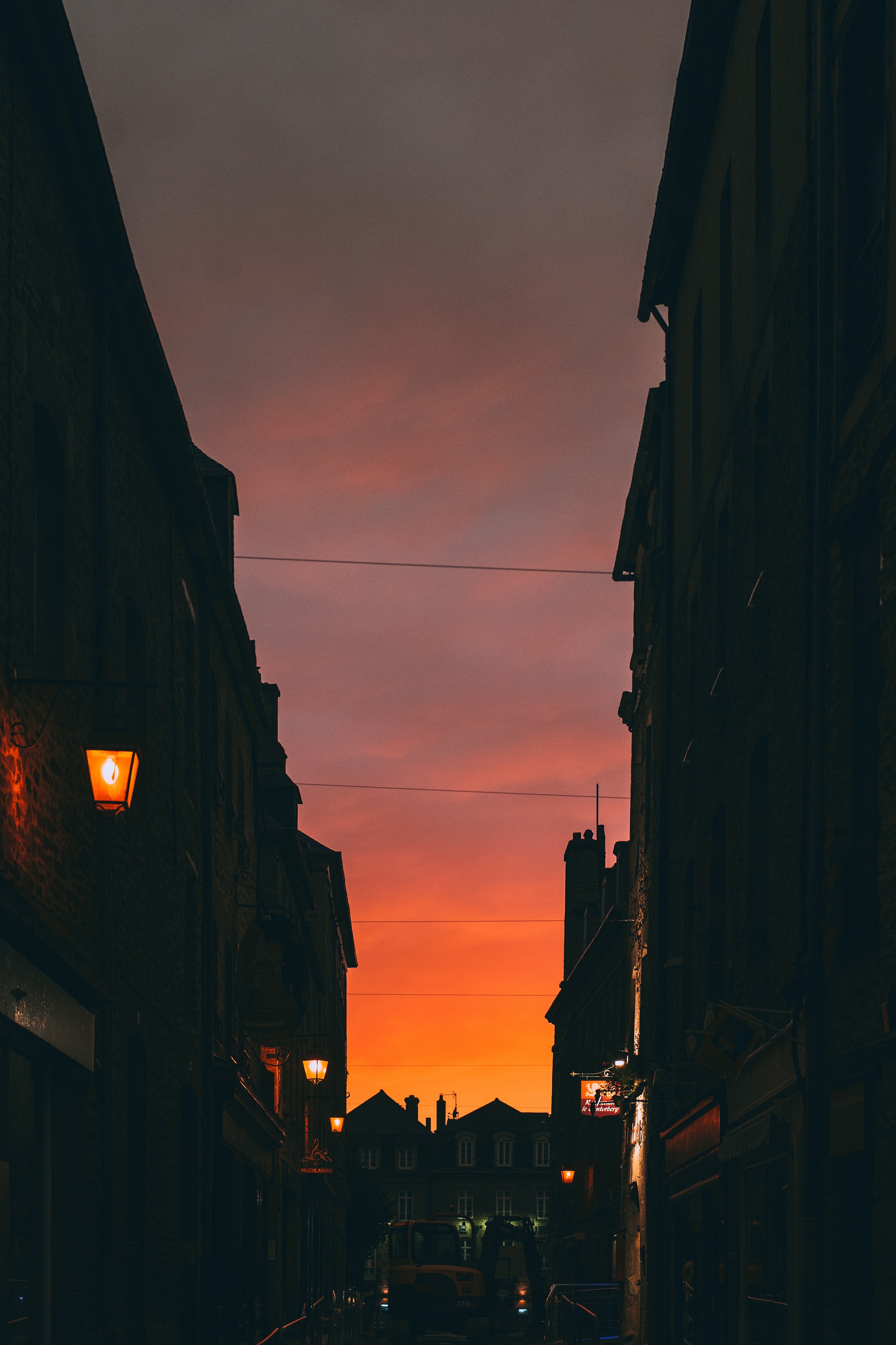 Ben lived in a quiet town filled with families and middle-aged people. | Source: Pexels