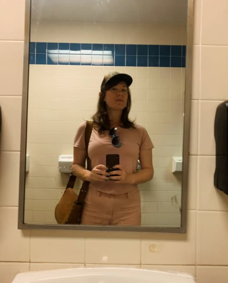 Elizabeth Hanks takes a mirror selfie, dated June 2024 | Source: Instagram/eahanks