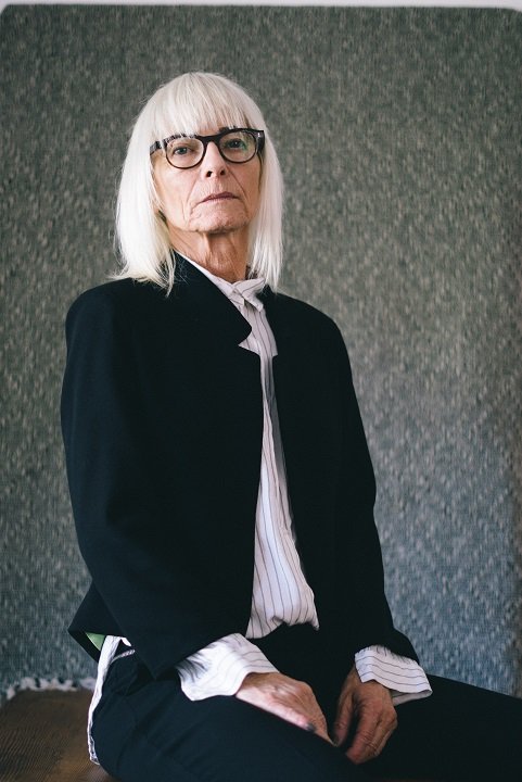 Une femme d'âge mûr en lunettes | Photo : Pexels