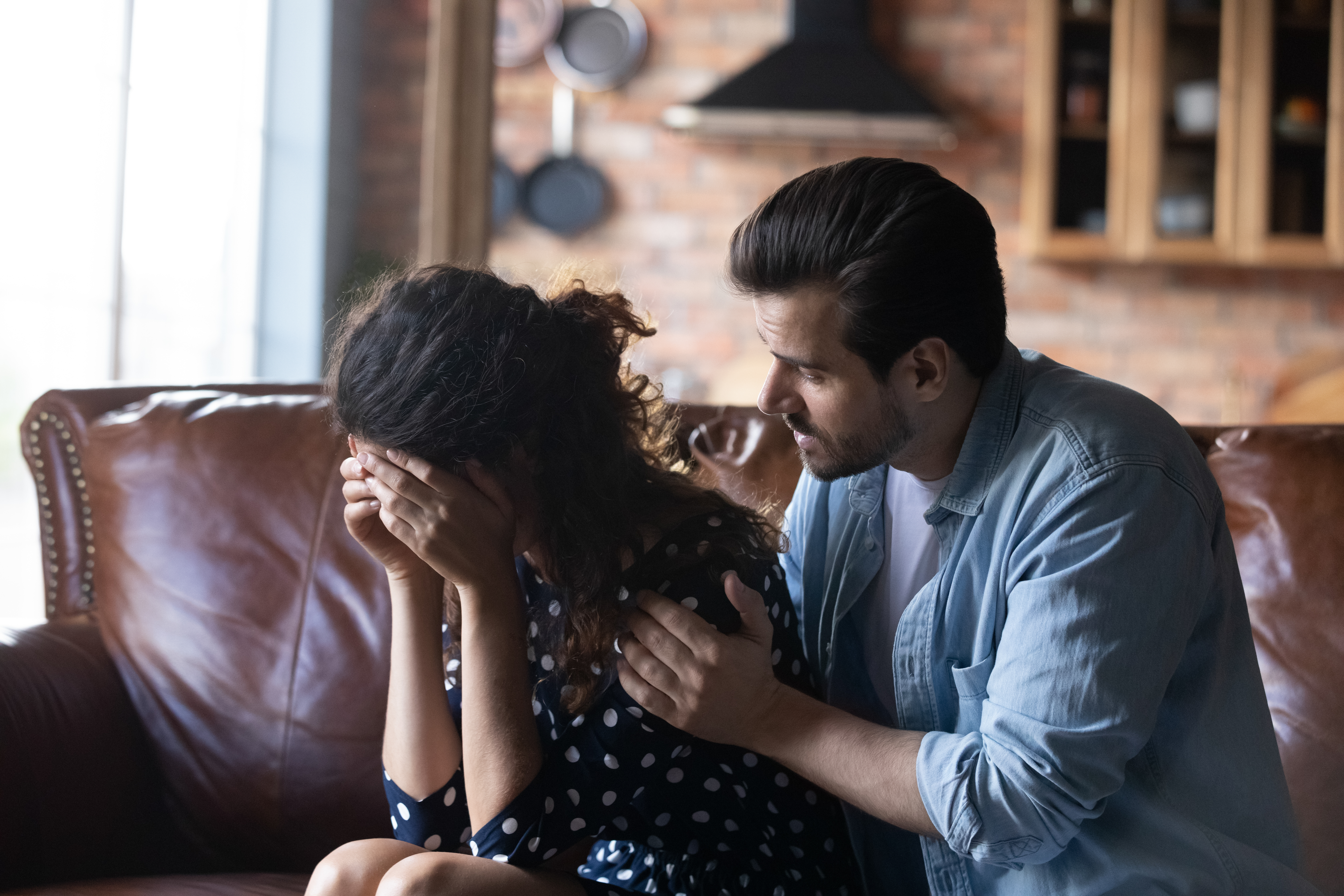 A man comforting his wife | Source: Shutterstock