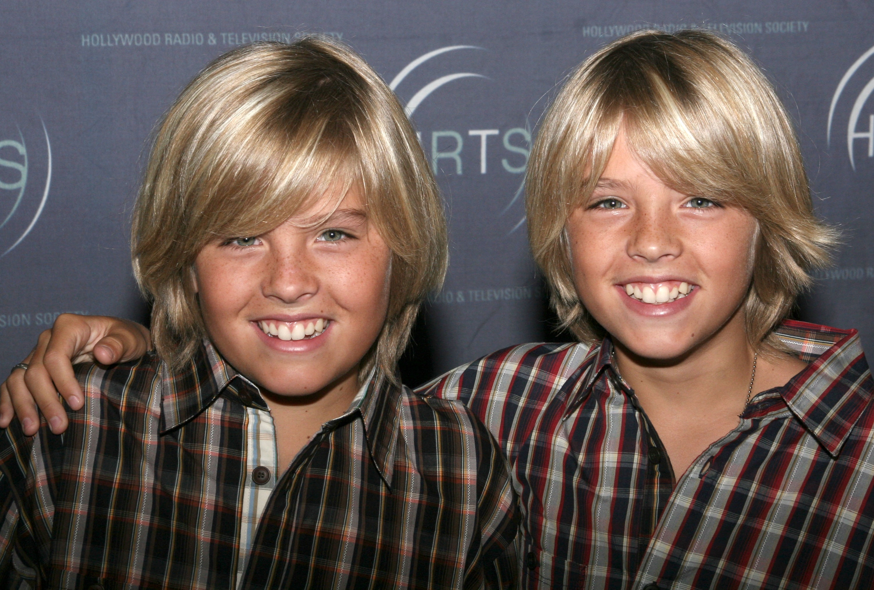 Dylan and Cole at the Hollywood Radio and Television Society's "Kids Day 2005" event in Hollywood on August 10, 2005. | Source: Getty Images