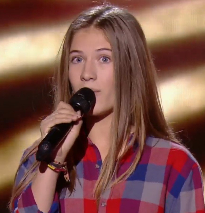 Mila lors de son passage sur scène. l Source : TF1 Replay