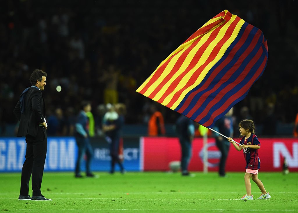 Luis Enrique y su hija Xana en la final de la UEFA Champions League en el Olympiastadion el 6 de junio de 2015 en Berlín, Alemania. | Foto: Getty Images