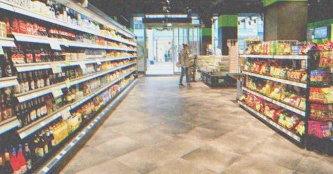 Another aisle in a well-stocked supermarket | Photo: Shutterstock