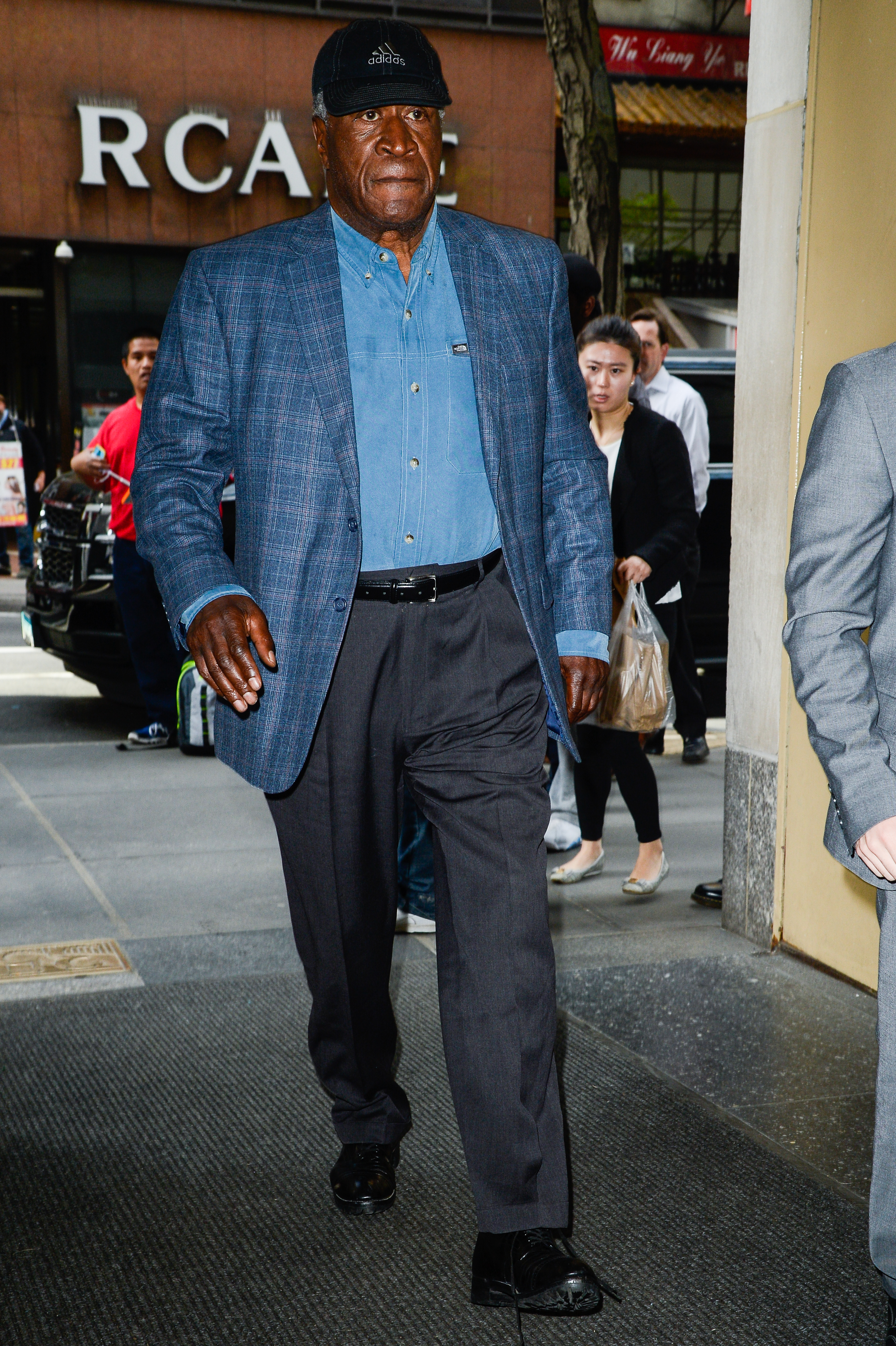John Amos arriving for a "Today Show" taping on May 11, 2016, in New York City | Source: Getty Images