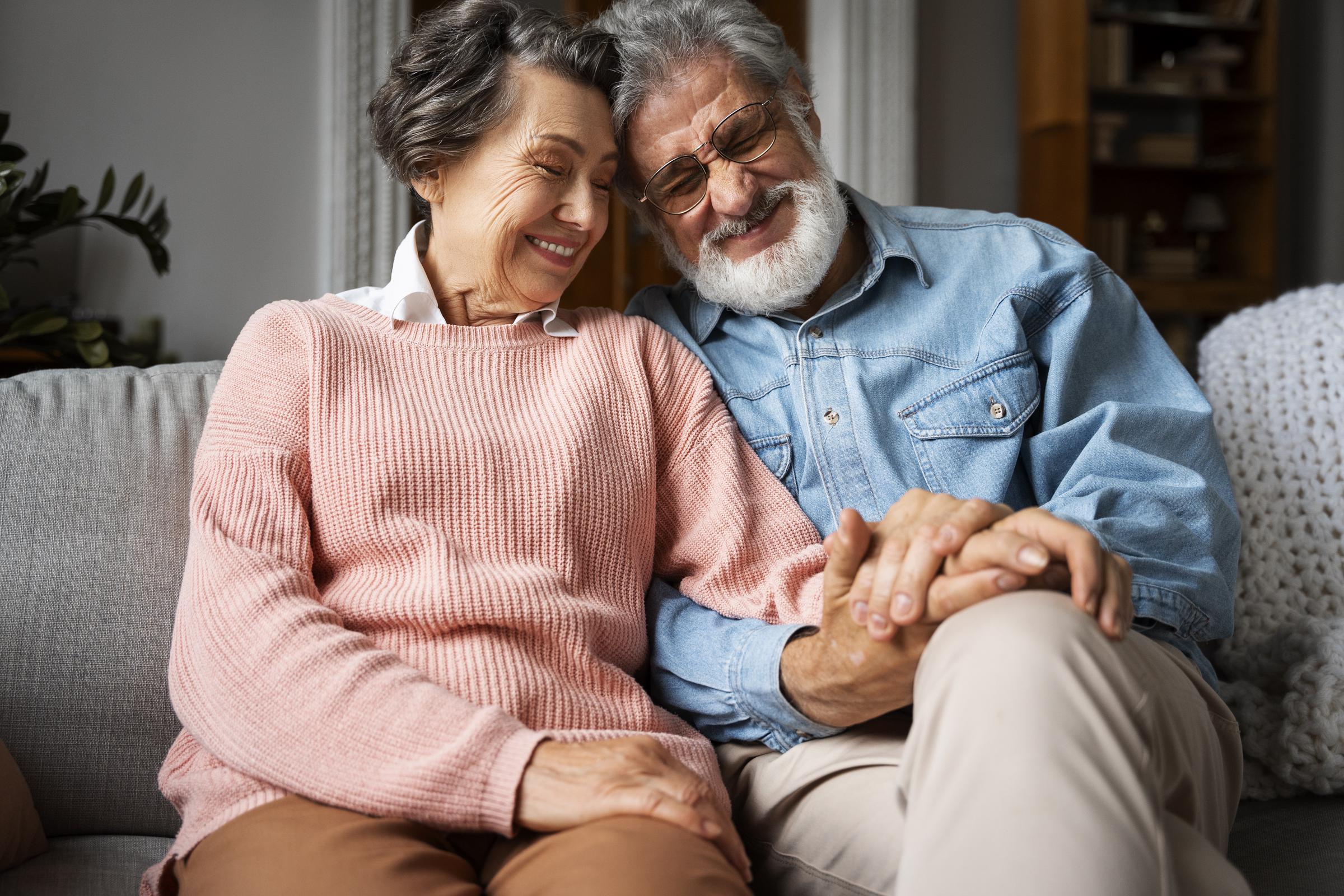 A happy older couple at home | Source: Freepik