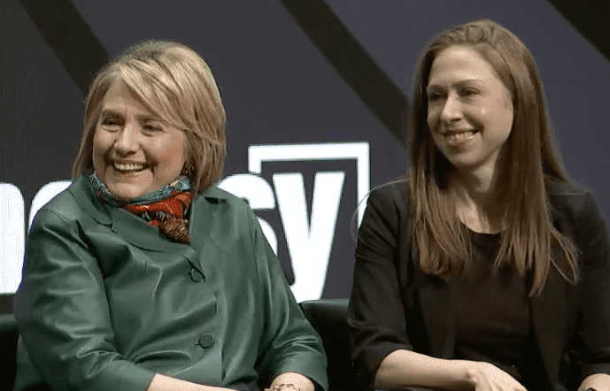 Hillary Clinton and Chelsea Clinton at Chicago Ideas. | Source: Facebook.com/ChicagoIdeasWeek