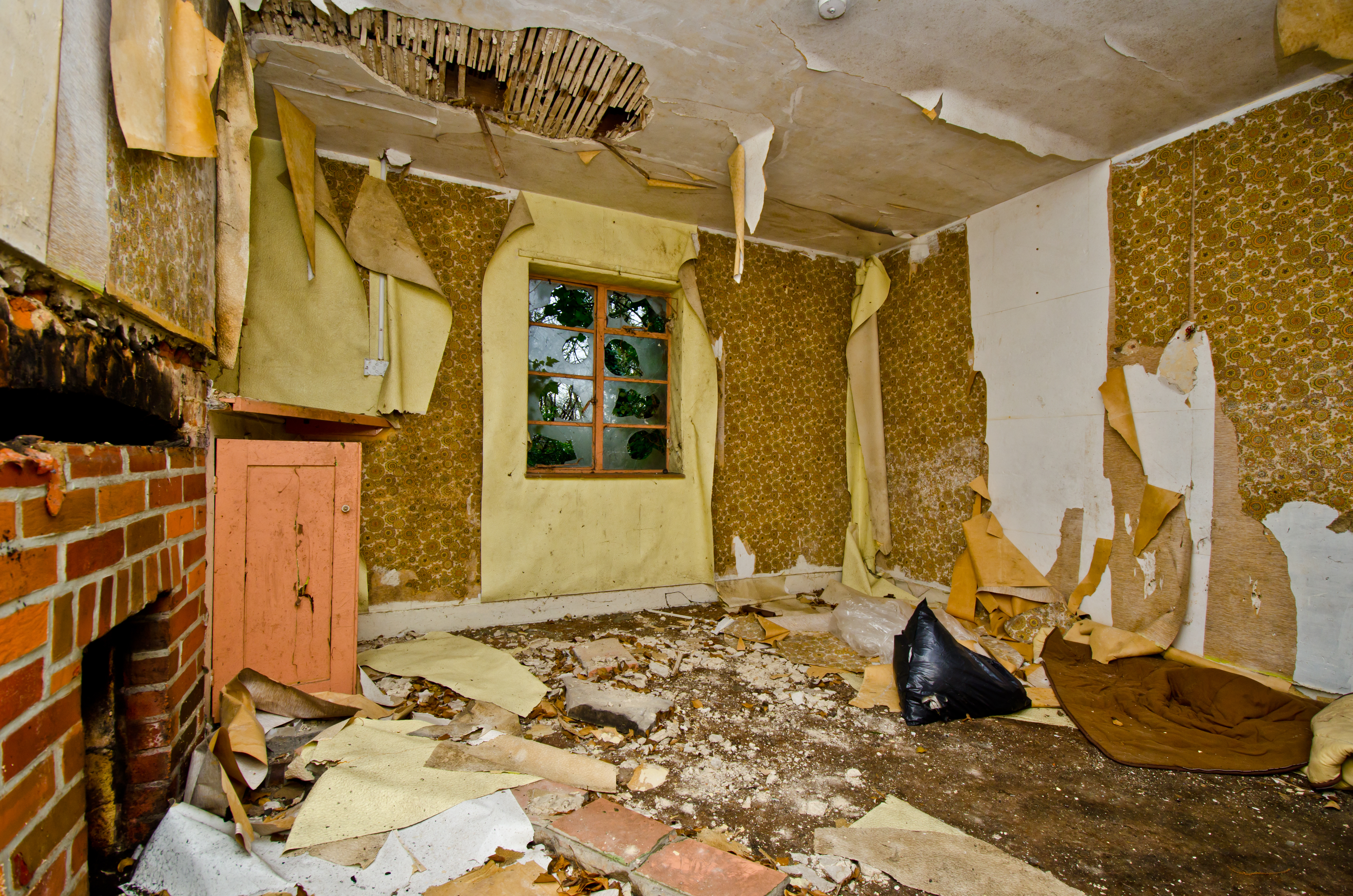 Interior of a badly neglected house | Source: Shutterstock