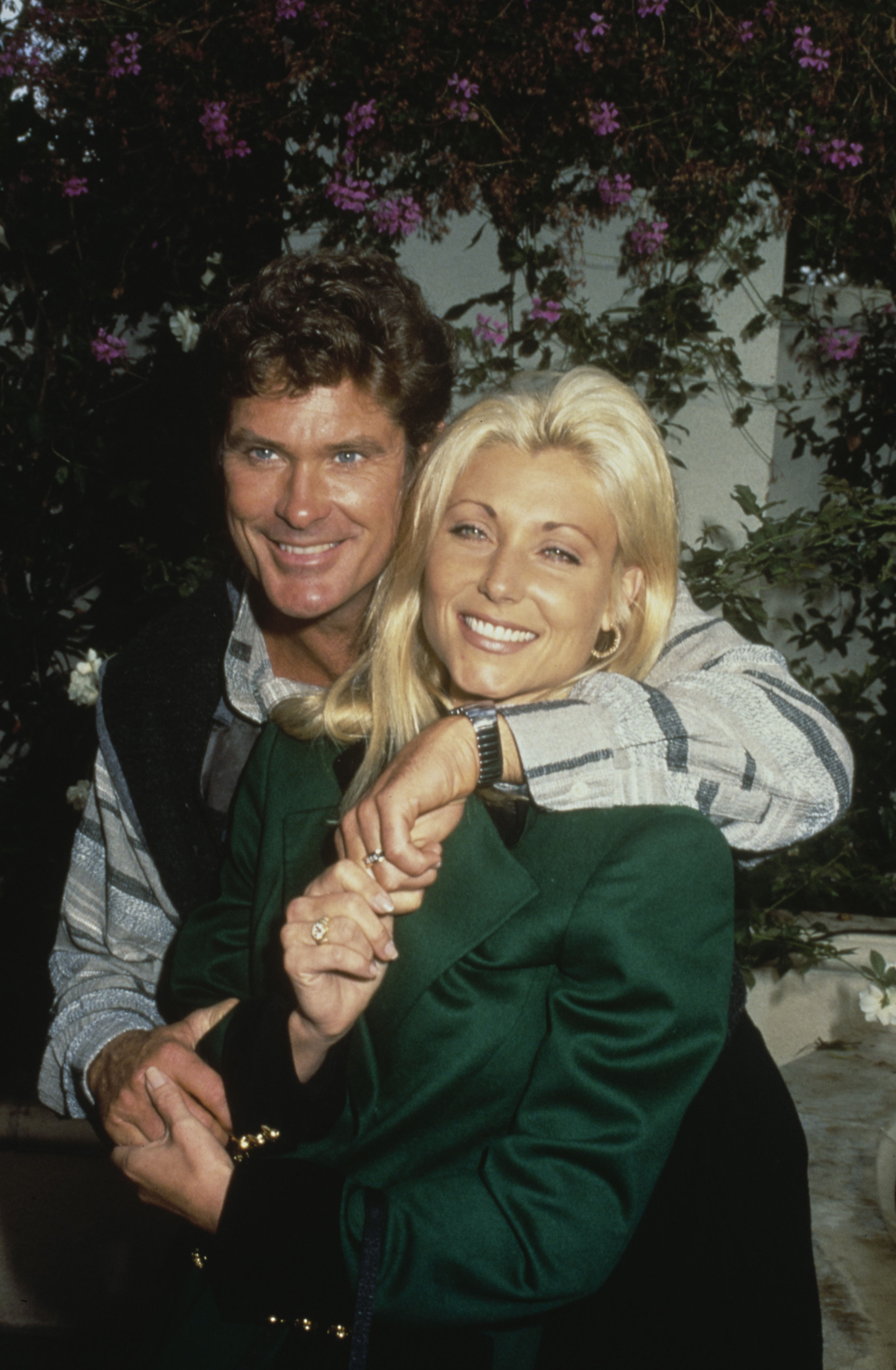 David Hasselhoff and Pamela Bach attend a press conference on October 6, 1994 | Source: Getty Images