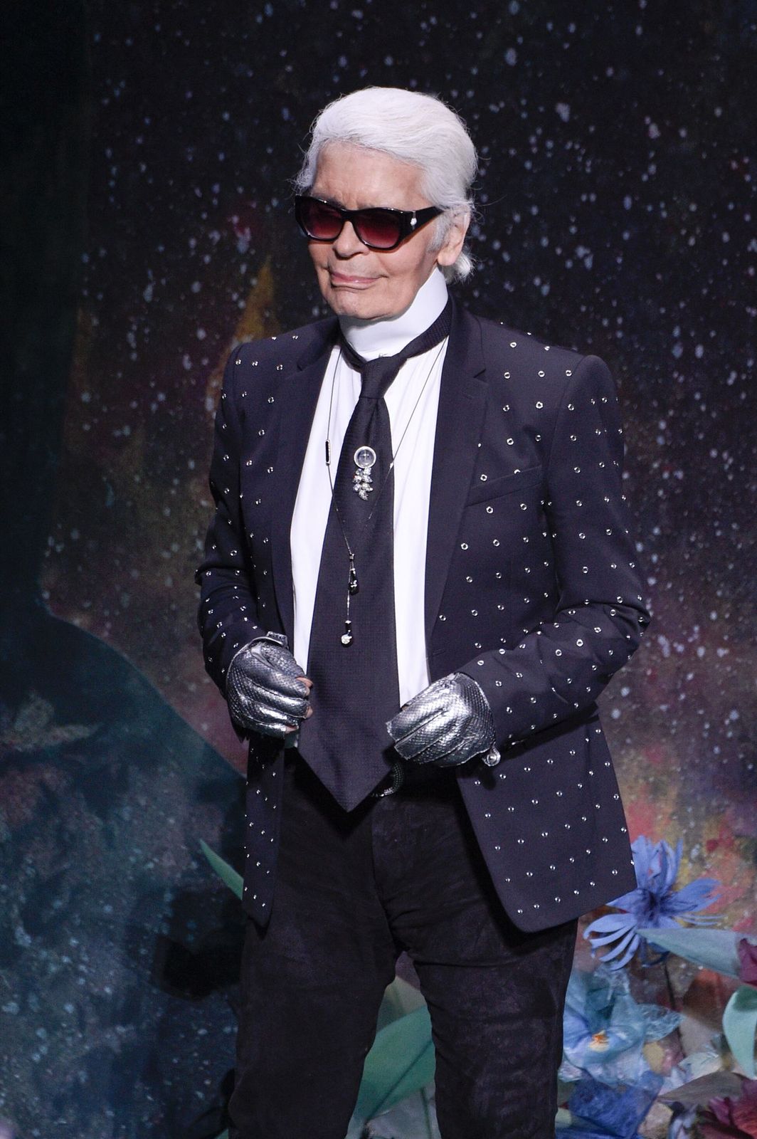 Karl Lagerfeld at the Fendi Haute Couture Fall/Winter 2017-2018 show as part of Haute Couture Paris Fashion Week on July 5, 2017 in France. | Photo: Getty Images