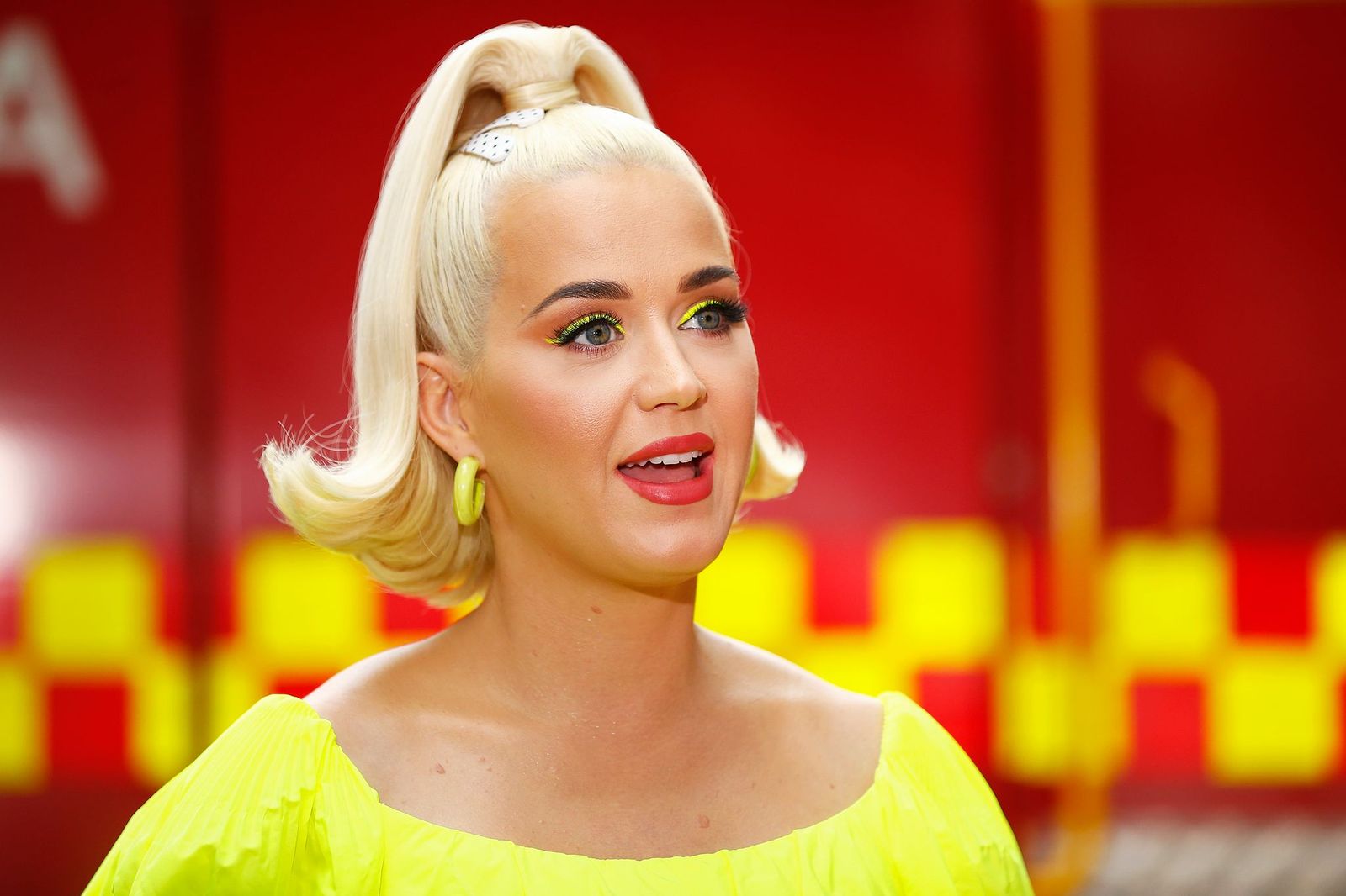 Katy Perry is photographed speaking to media on March 11, 2020 | Photo: Getty Images