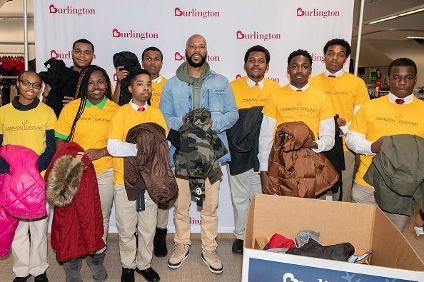 Common and kids from the Common Ground Foundation on November 13, 2019 | Photo: Getty Images