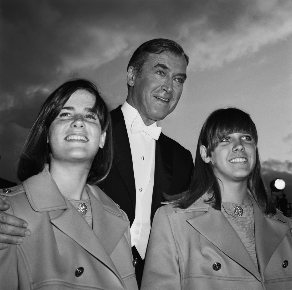 American actor James Stewart with his twin daughters Judy and Kelly at the 39th Academy Awards in Santa Monica, Los Angeles, 10th April 1967. | Photo: Getty Images