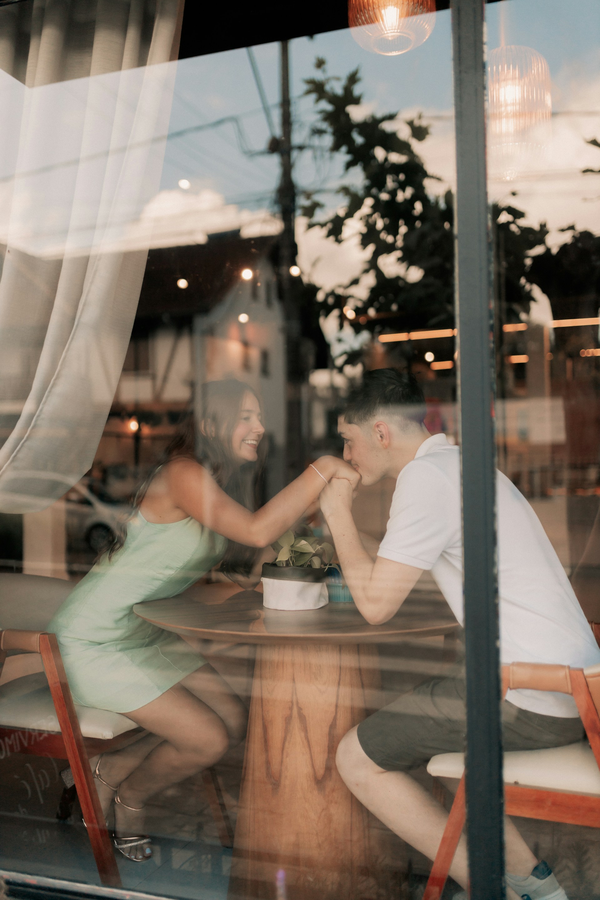 A romantic couple in an eatery | Source: Unsplash