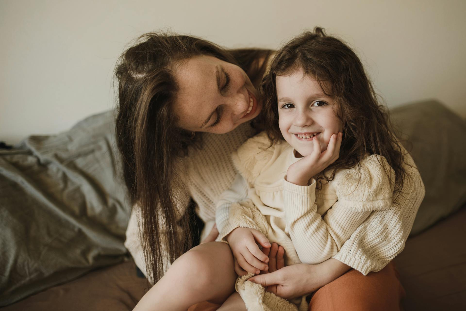 A woman with her daughter | Source: Pexels