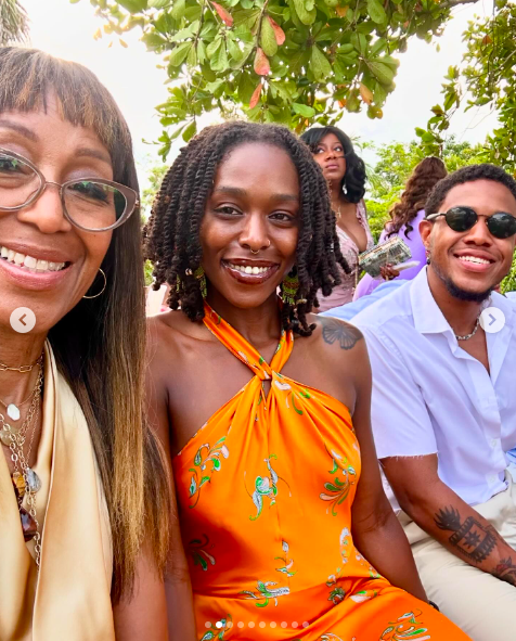 Robi Reed taking a picture with other guests on Etienne Maurice and Stephanie Wash's wedding day, posted on July 14, 2024 | Source: Instagram/iamrobireed