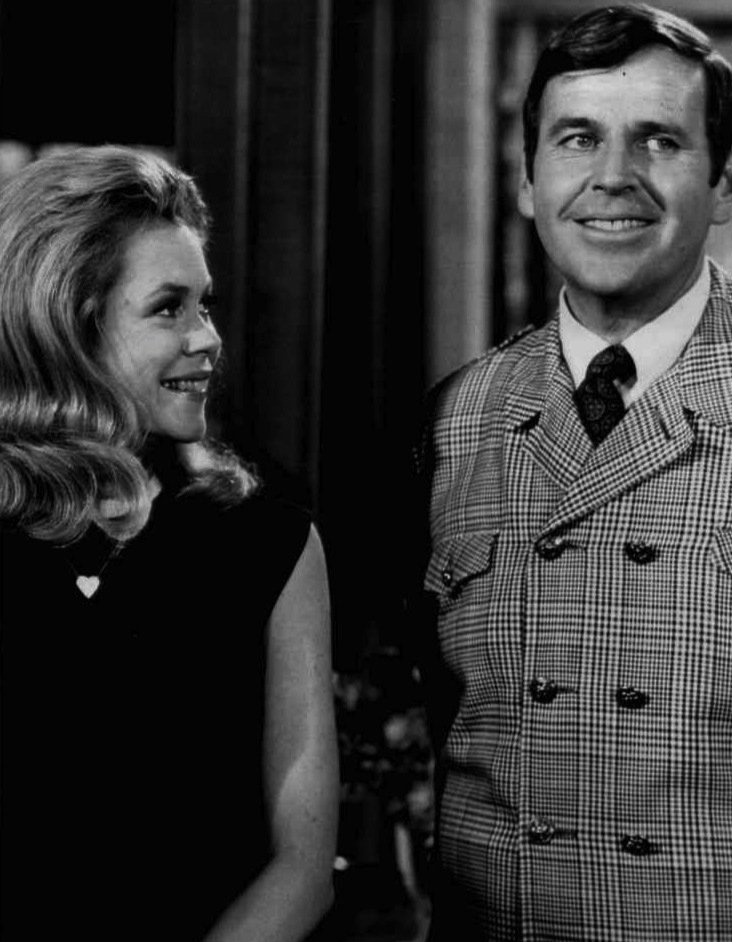 Elizabeth Montgomery and Paul Lynde from Bewitched, 1968. | Source: Wikimedia Commons