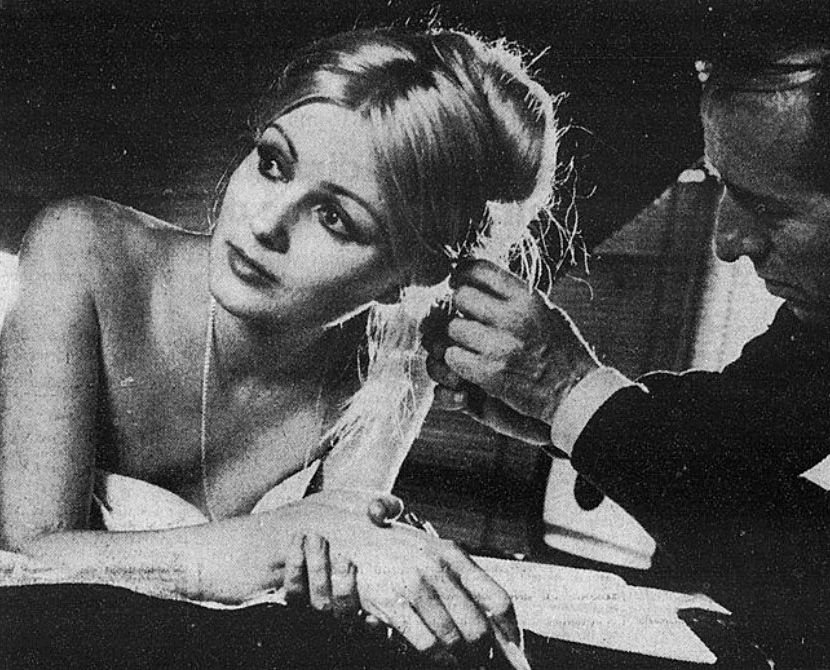 American actress, Pamela Tiffin, on the set of Italian movie The Fifth Cord (Giornata nera per l'ariete) by Luigi Bazzoni on June 23, 1971 | Photo: Foto Team, Wikimedia Commons