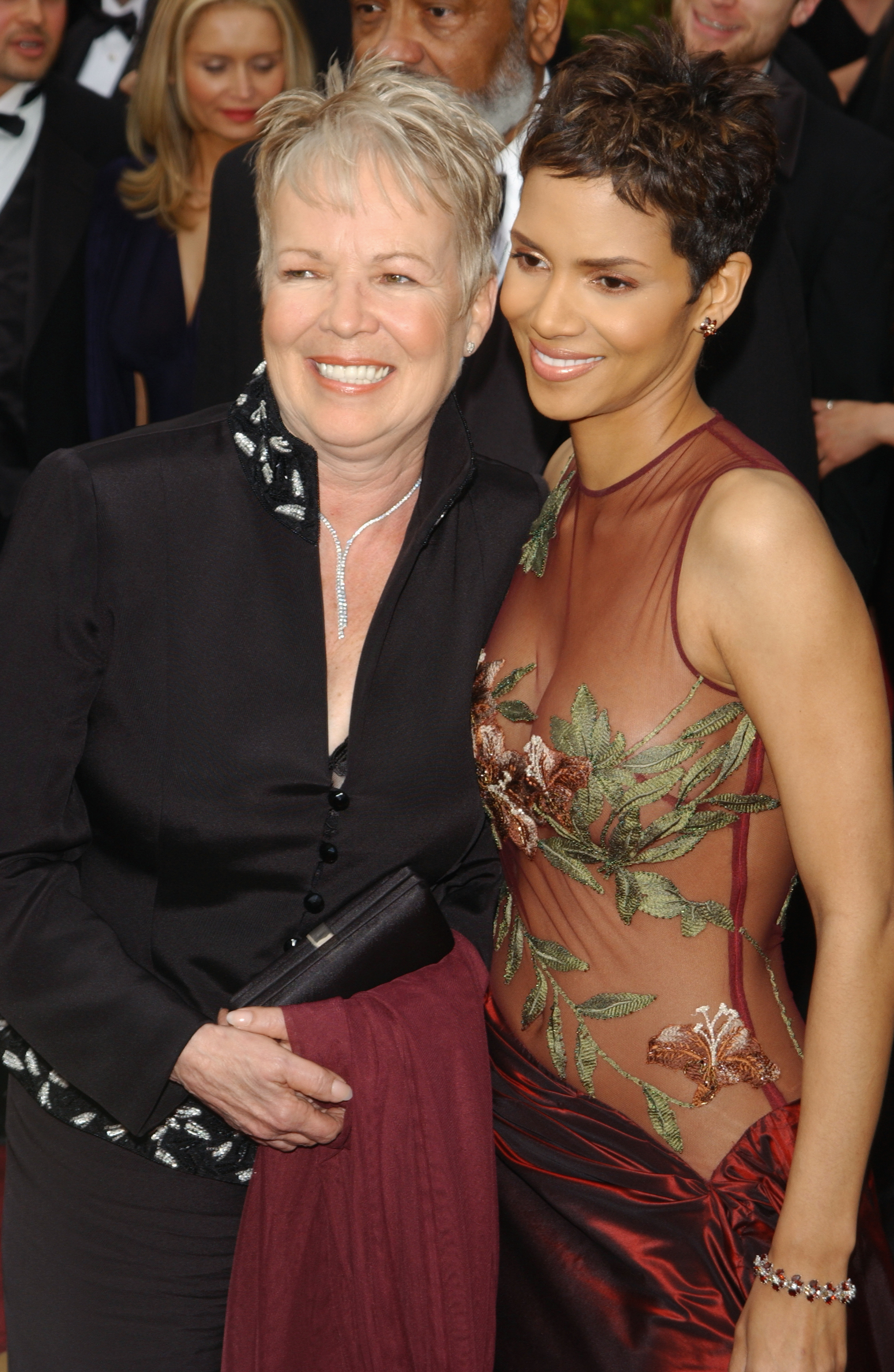 Halle Berry and her mother Judith Ann Hawkins Berry arrive at the 74th annual Academy Awards on March 24, 2002, in Los Angeles, California. | Source: Getty Images