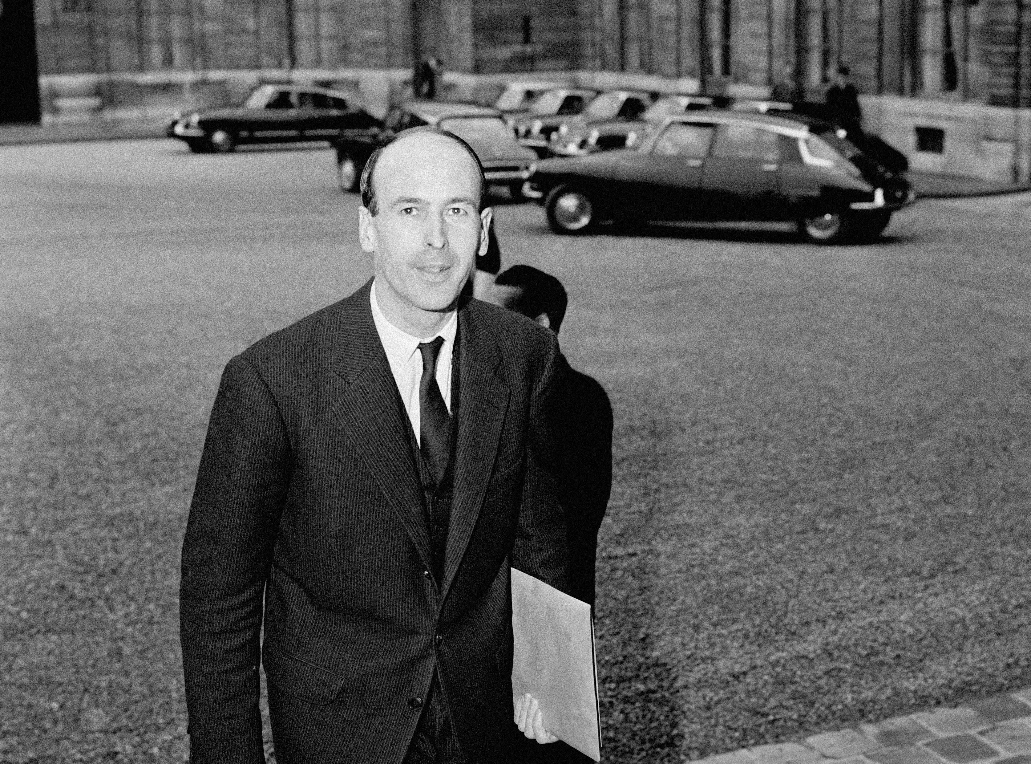 Valéry Giscard d'Estaing en el Palacio del Elíseo en enero de 1962, en París, Francia. | Foto: Getty Images