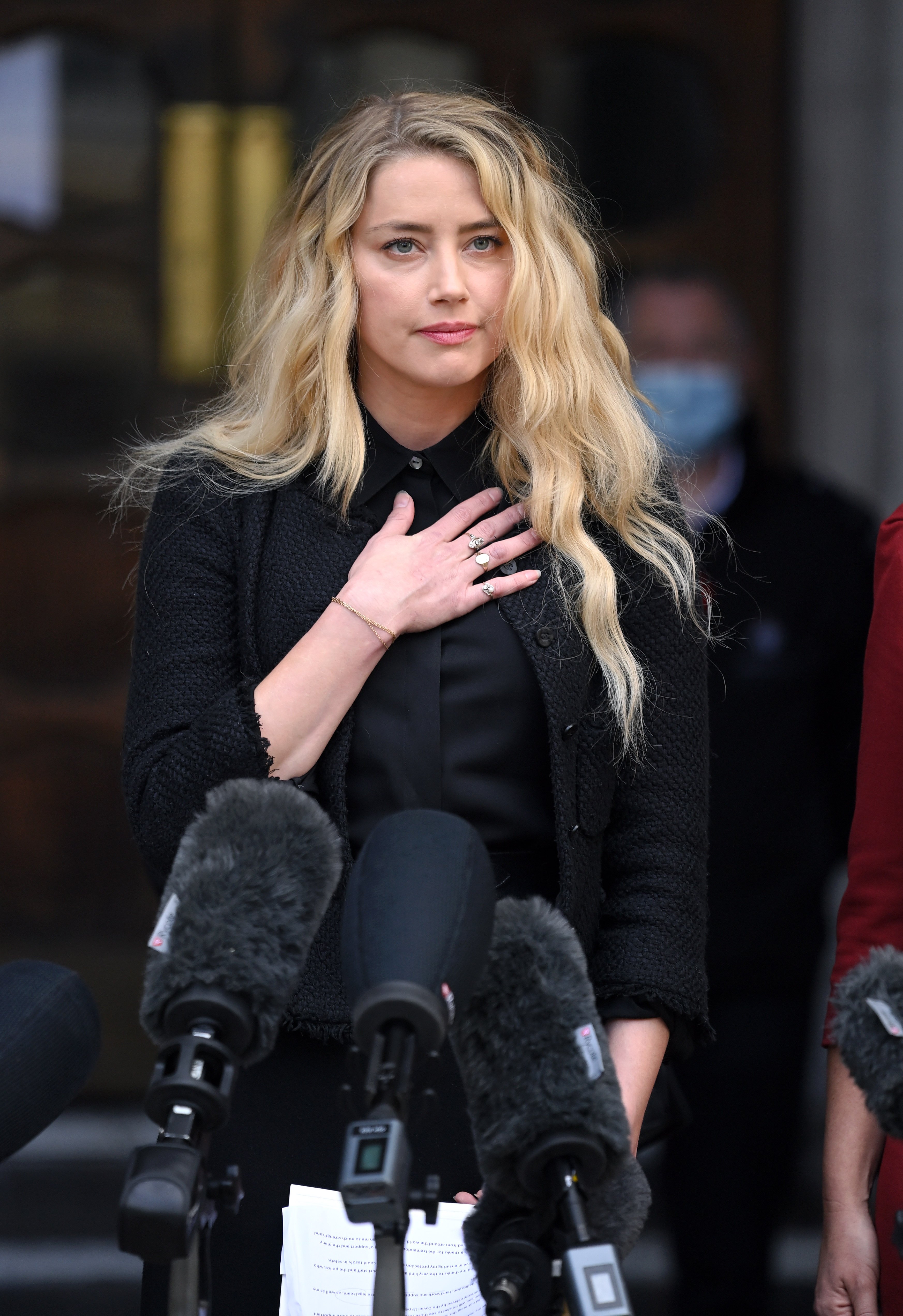 Amber Heard giving a statement at the Royal Courts of Justice in London | Source: Getty Images