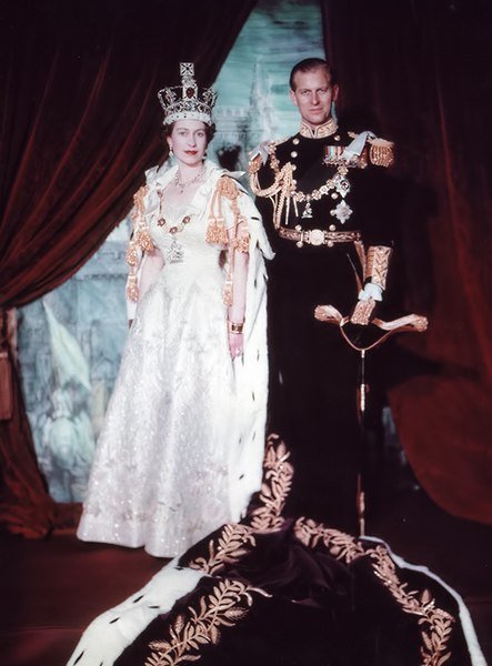 Queen Elizabeth II and Prince Philip's coronation portrait, June 1953. | Source: Wikimedia Commons