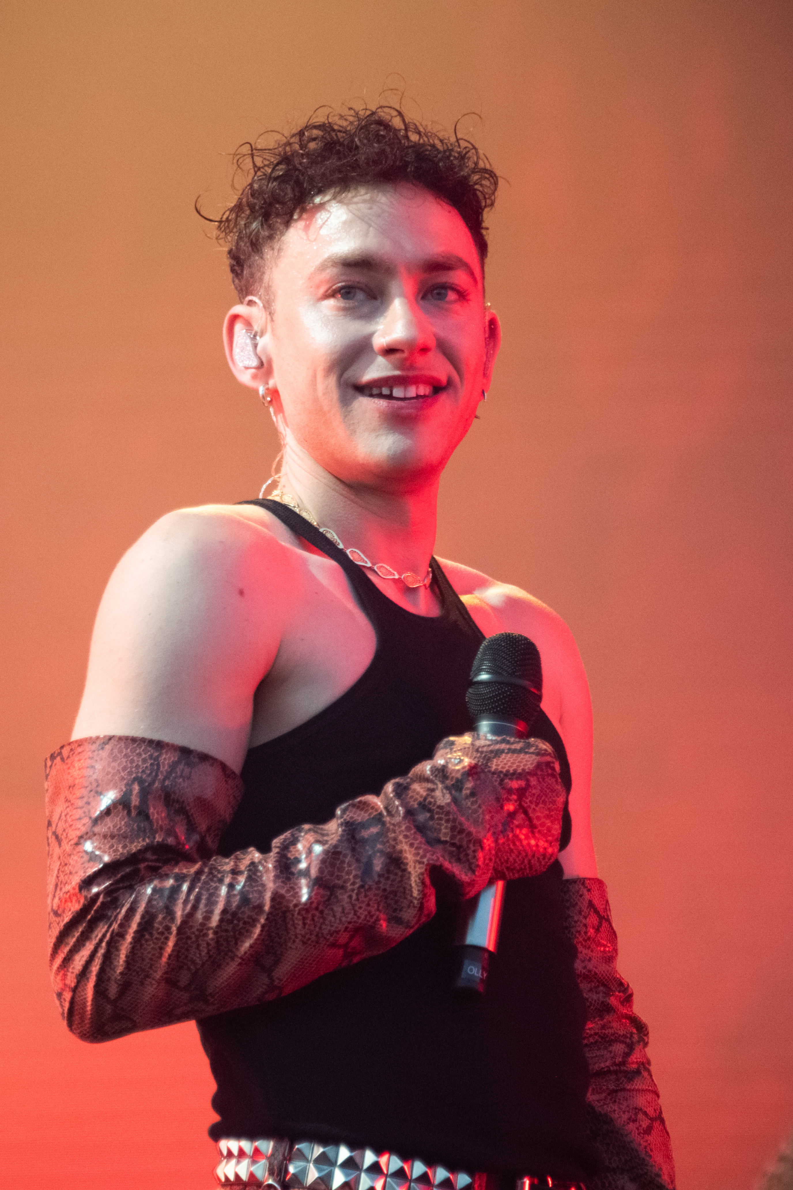 Olly Alexander performs at the Mighty Hoopla Festival 2023 on June 04, 2023 in London, England. | Source: Getty Images