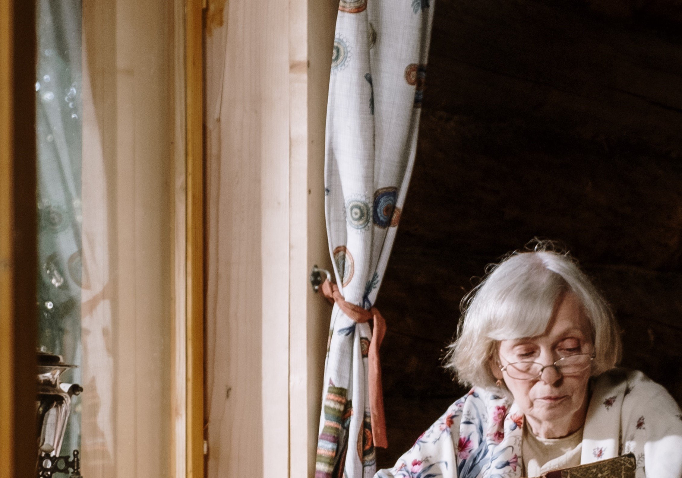 OP's grandma always countersigned her loan contracts | Photo: Pexels