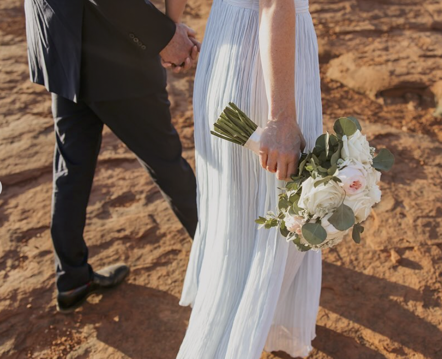 Cat Jarman holding her wedding bouquet | Source: Instagram/catjarman