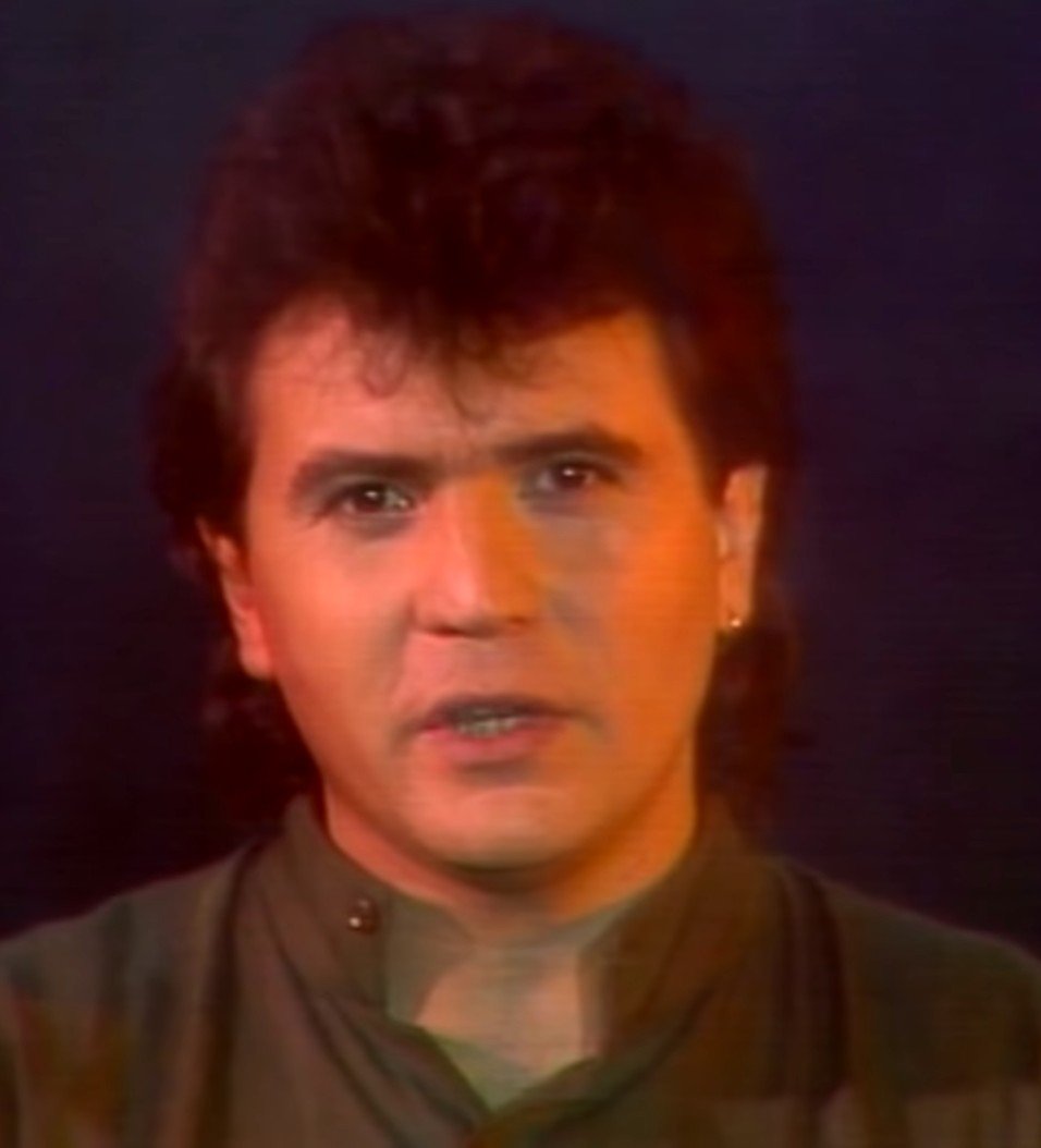 Daniel Balavoine chantant "Tous les cris les SOS". l Source : YouTube/Ina Chansons Daniel Balavoine chantant "Tous les cris les SOS". l Source : YouTube/Ina Chansons