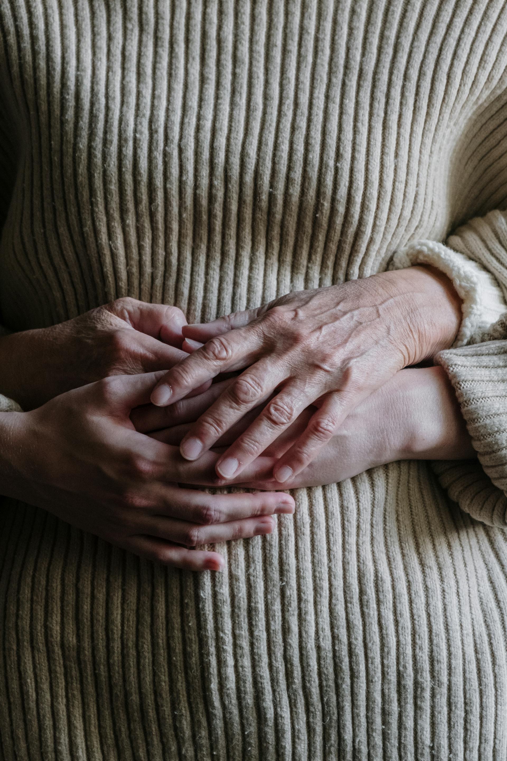 A closeup shot of a pair of intertwined hands | Source: Pexels