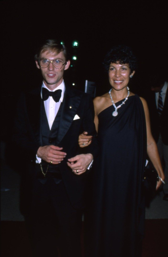 Actor Richard Thomas and his wife Alma Gonzales at circa in 1980 in Los Angeles, California. | Source: Getty Images