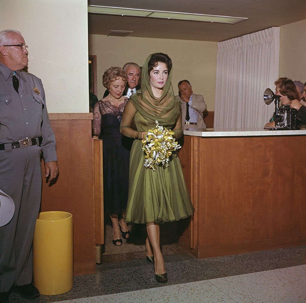 Elizabeth Taylor con su cuarto marido, el cantante y animador en Las Vegas el 12 de mayo de 1959. | Foto: Getty Images Elizabeth Taylor con su cuarto marido, el cantante y animador en Las Vegas el 12 de mayo de 1959. | Foto: Getty Images