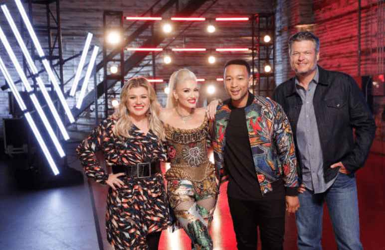Kelly Clarkson, Gwen Stefani, John Legend and Blake Shelton pose together on stage before filming for the blind auditions | Source: Getty Images (Photo by: Trae Patton/NBCU Photo Bank/NBCUniversal via Getty Images via Getty Images)