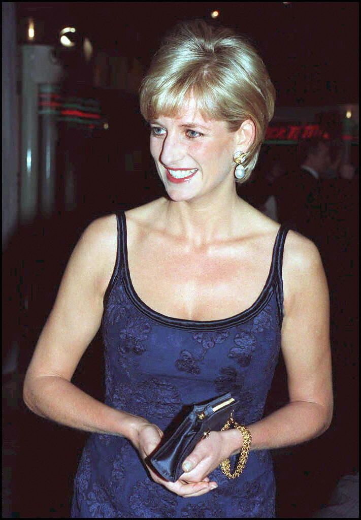 Diana asiste al estreno de la película  'In Love And War'. | Foto: Getty Images
